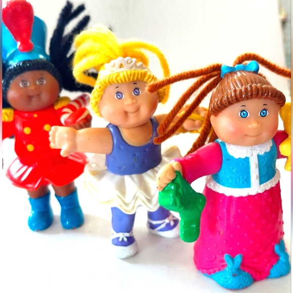 3 Cabbage Patch collectors Dolls - Picture 2 of 5